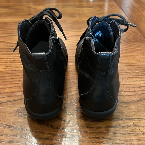 Naot Patu lace up ankle boots, size 38 (7.5) - Picture 4 of 16